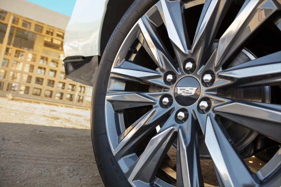 Колеса Cadillac Escalade Platinum Sport 2020 года  (NA) (фото 4 из 26)